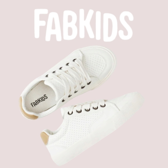 FabKid Girl's Faux Leather Lace Up Court Sneaker in White Kids' Sz 3 9-11yrs NWT - Picture 1 of 9